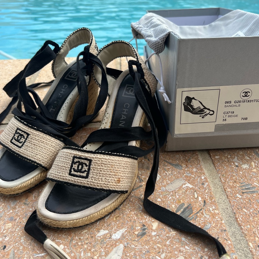 CHANEL Black and Beige Espadrille Sandals